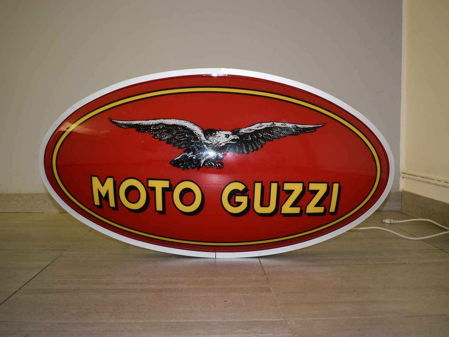 Insegna luminosa Moto Guzzi