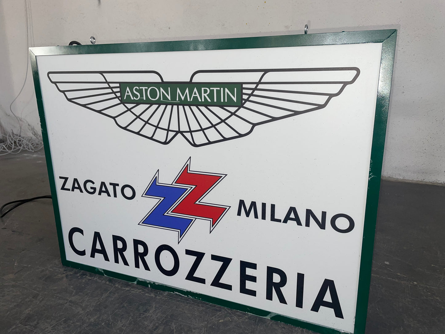 Insegna luminosa Aston Martin Zagato Milano