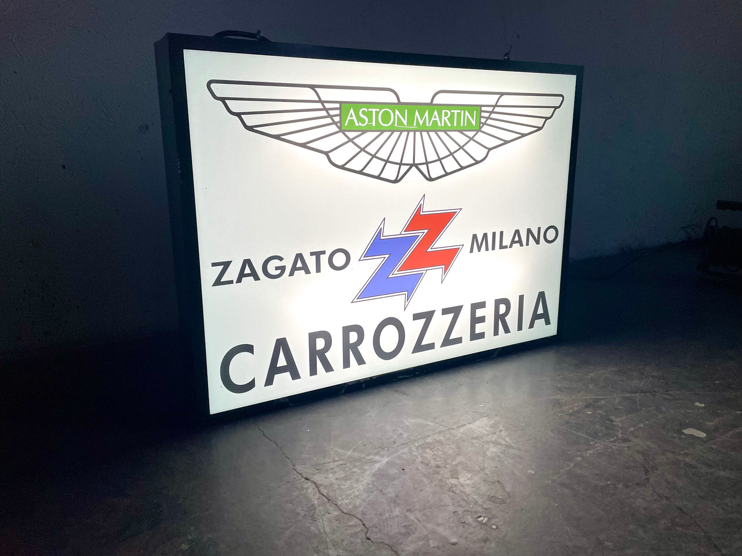 Insegna luminosa Aston Martin Zagato Milano