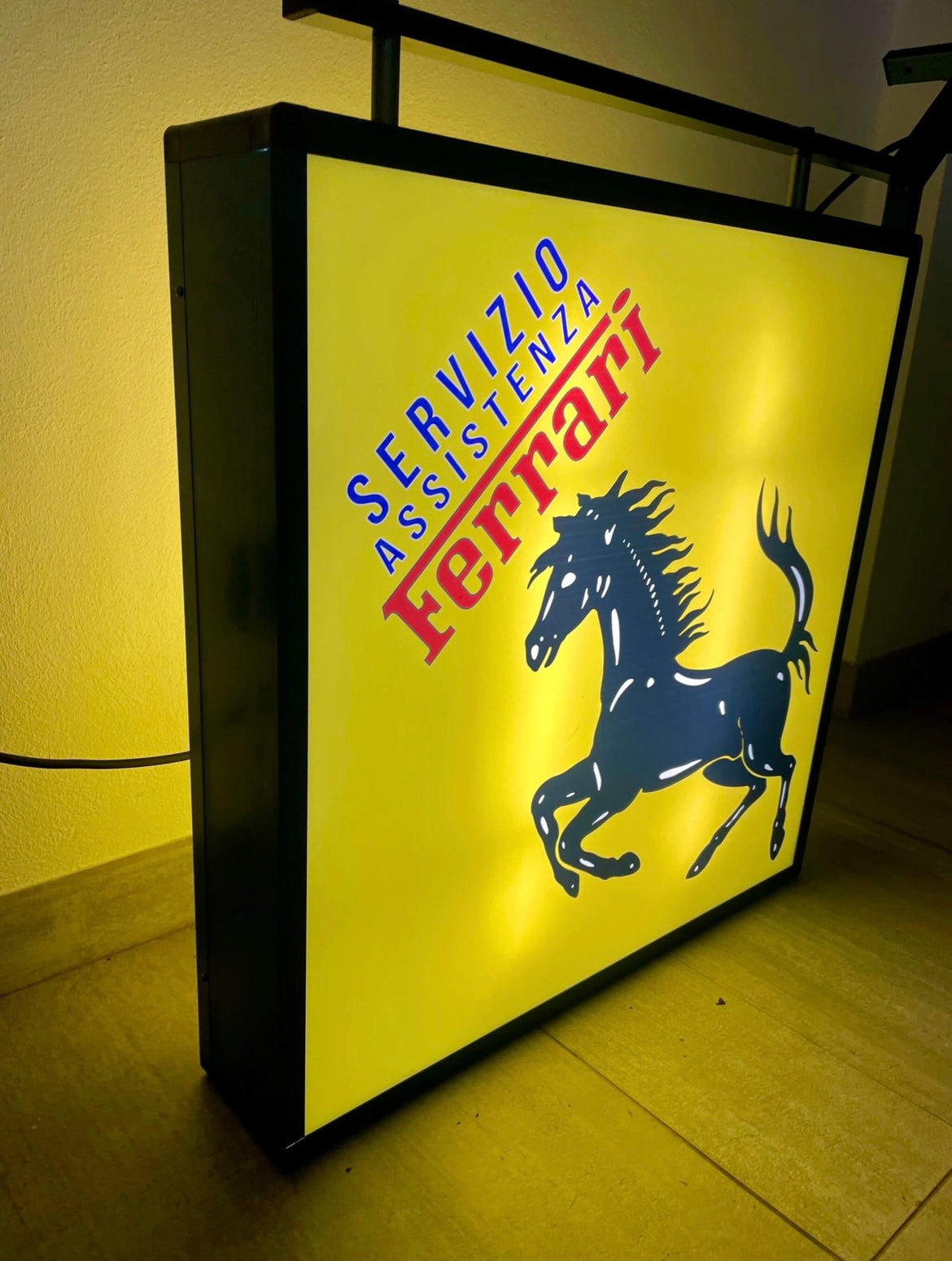 Illuminated Ferrari Servizio Assistenza
