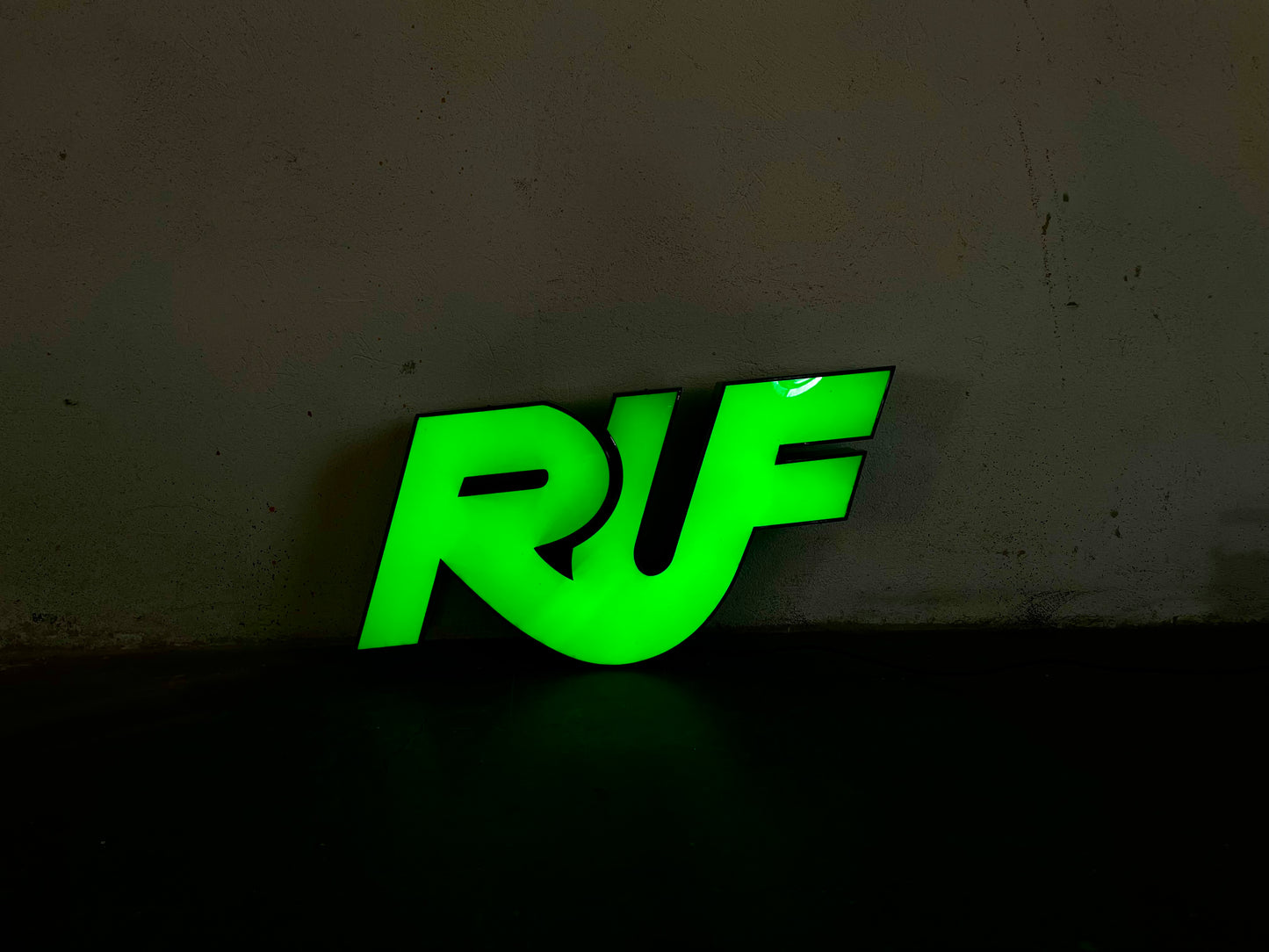 Insegna luminosa RUF