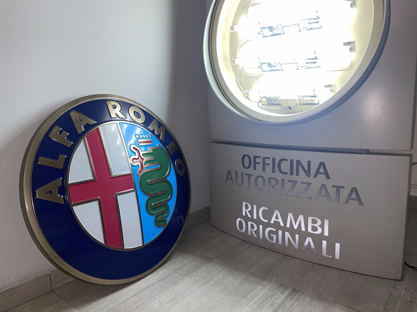 Insegna luminosa Alfa Romeo 1990