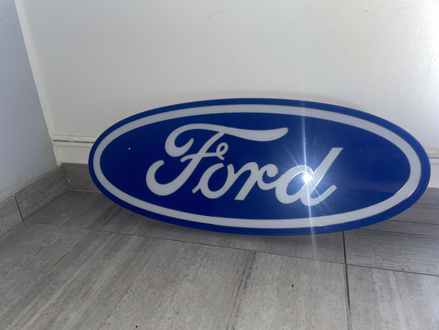 Insegna luminosa Ford