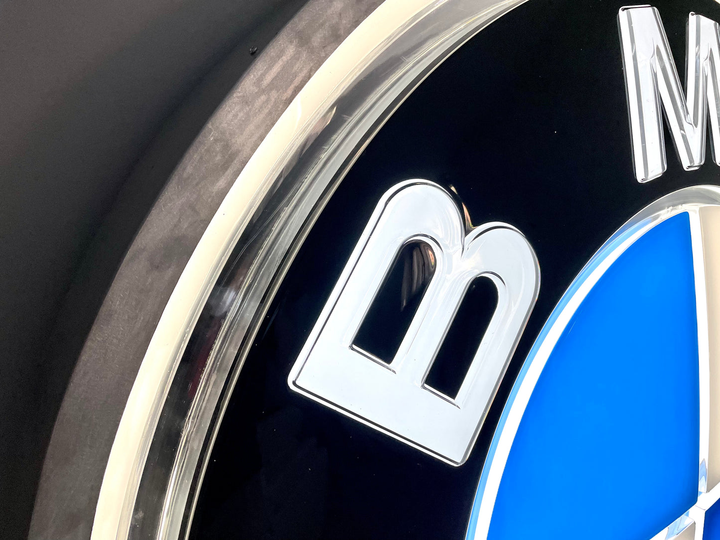 Insegna luminosa BMW 1980
