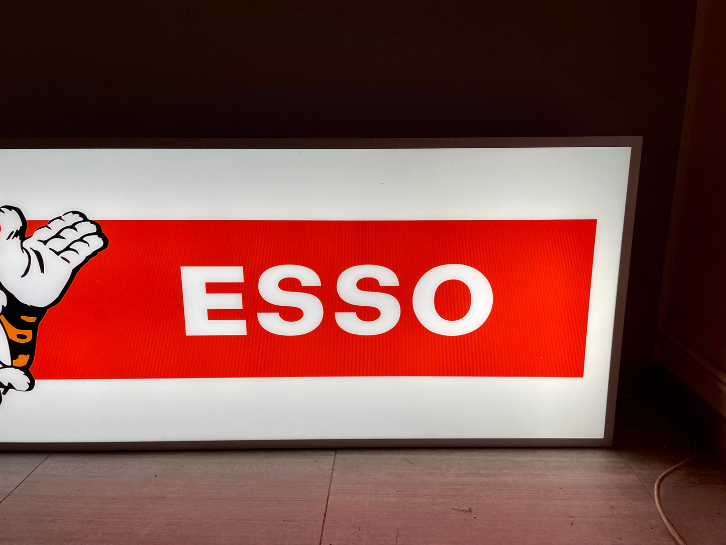 Insegna luminosa Esso Tiger