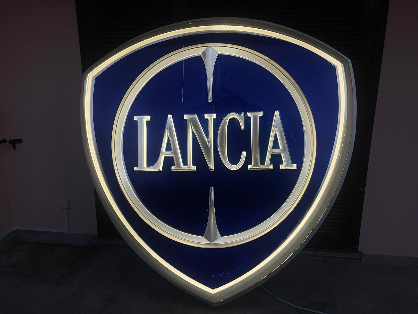 Insegna luminosa Lancia