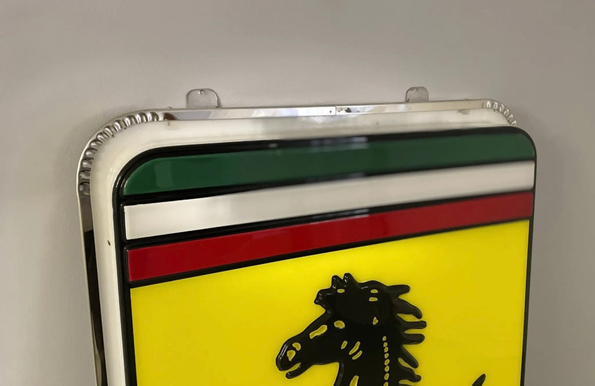 Insegna luminosa Ferrari