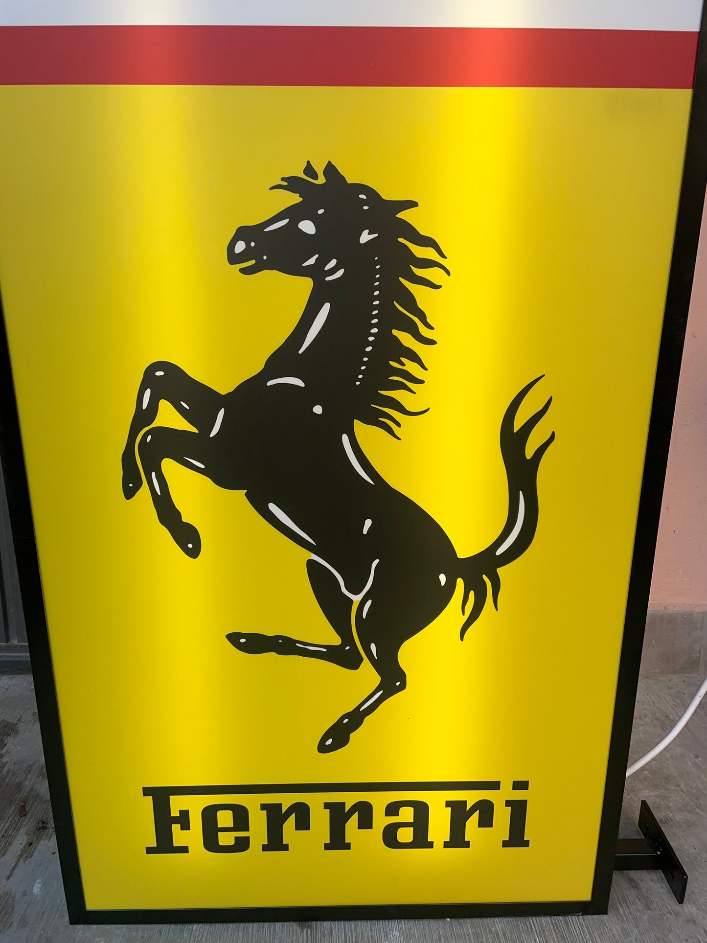 Insegna luminosa Ferrari