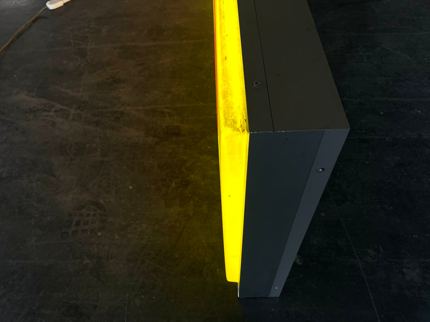 Insegna luminosa Pirelli