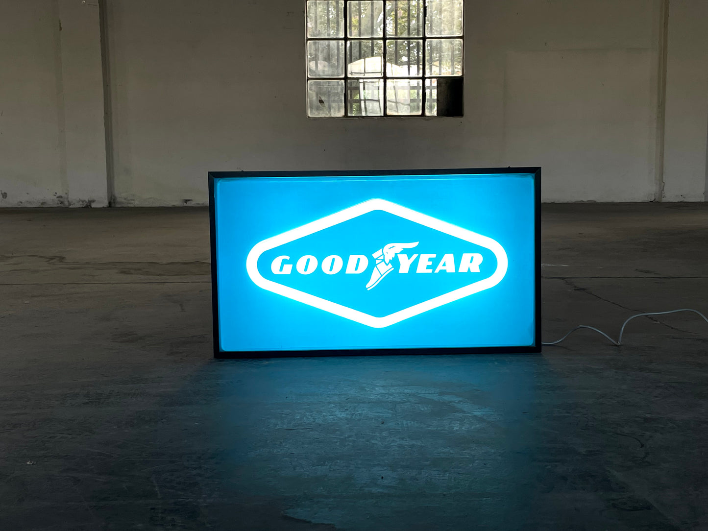 Insegna luminosa Goodyear