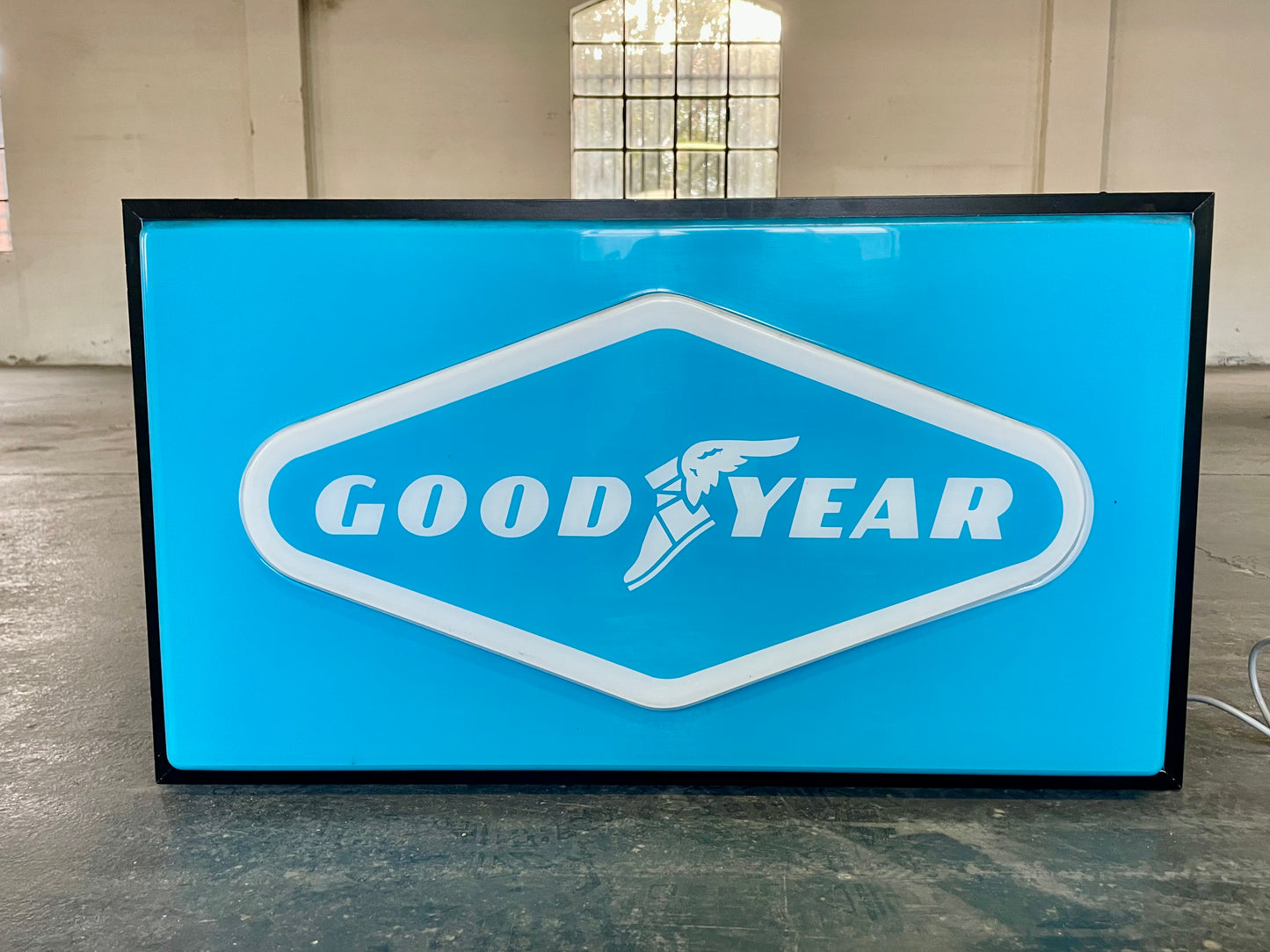 Insegna luminosa Goodyear