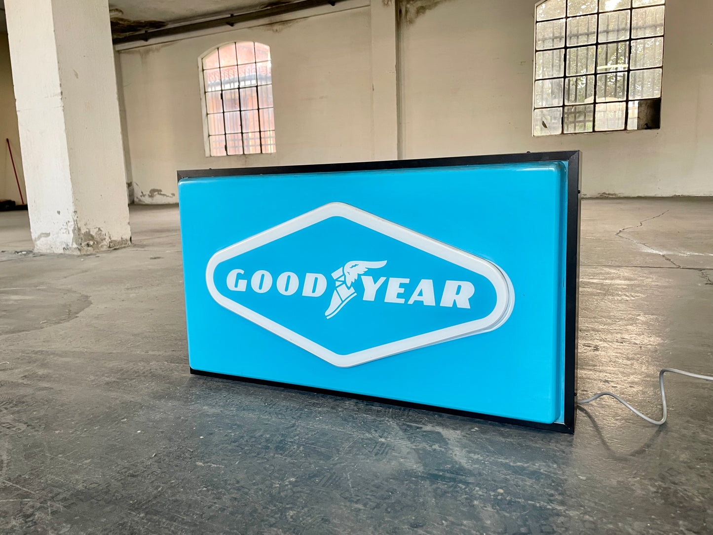 Insegna luminosa Goodyear
