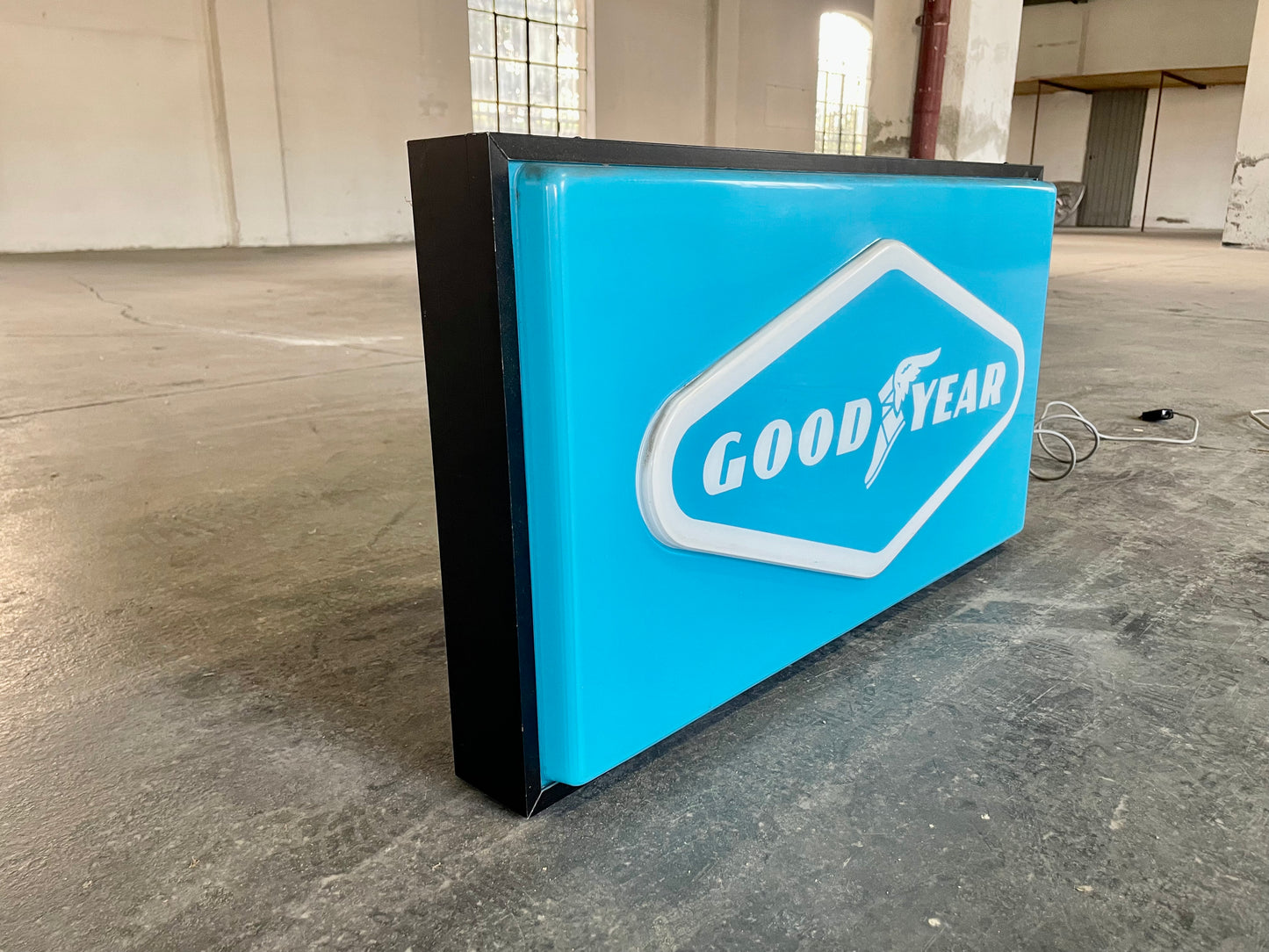 Insegna luminosa Goodyear