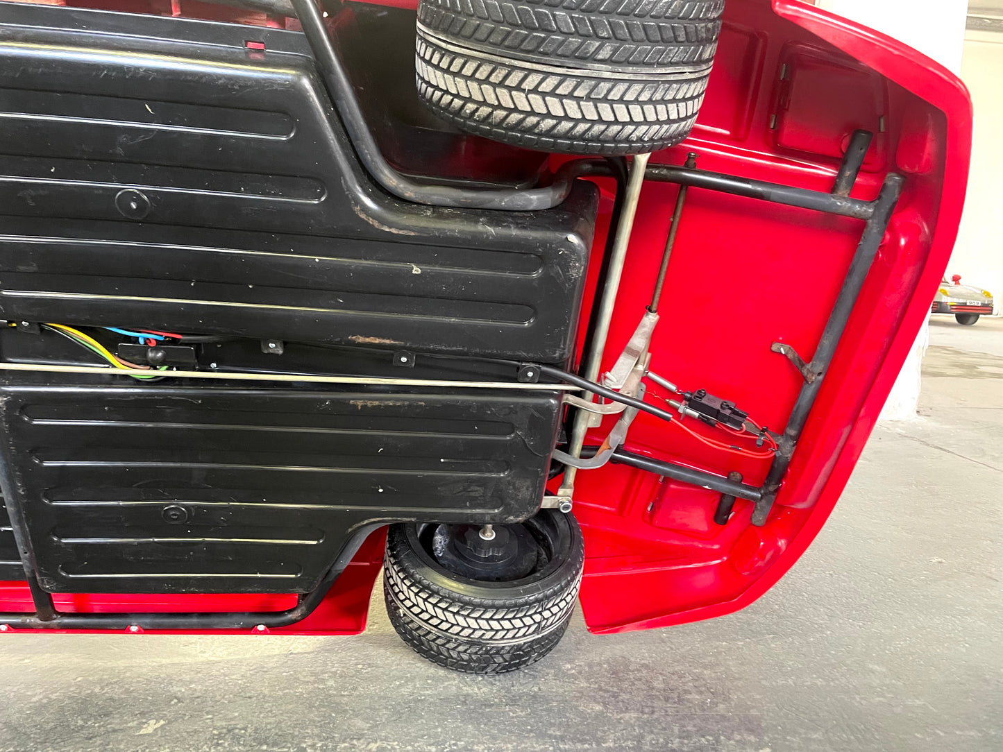 Giordani Ferrari F40-Style Electric Go-Kart