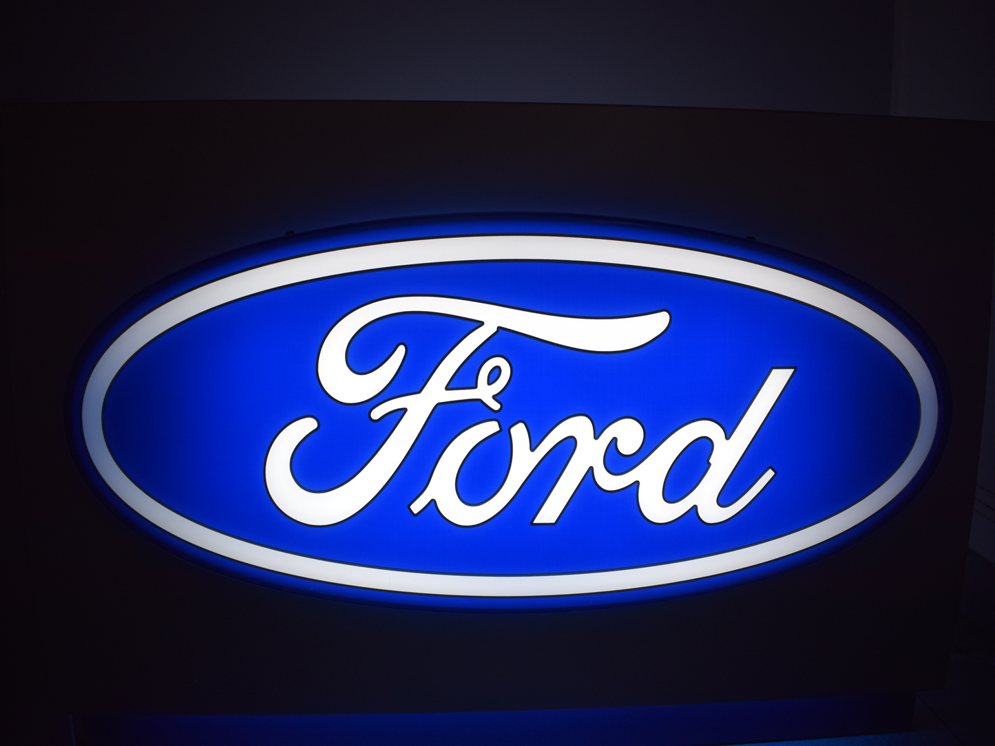 Letrero luminoso Ford de doble cara