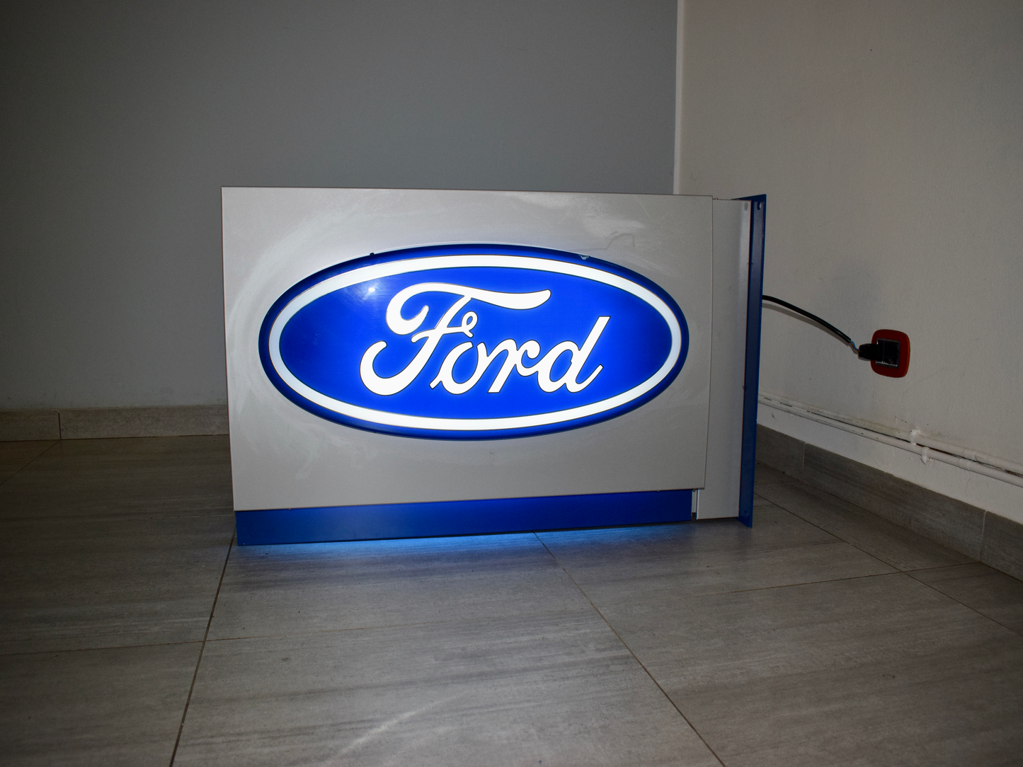 Letrero luminoso Ford de doble cara