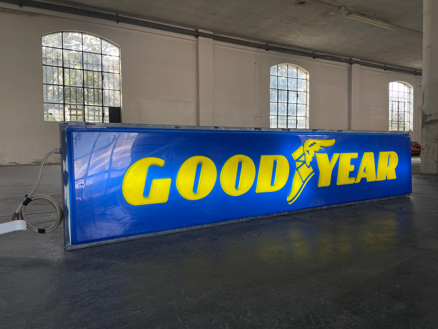 Insegna Goodyear