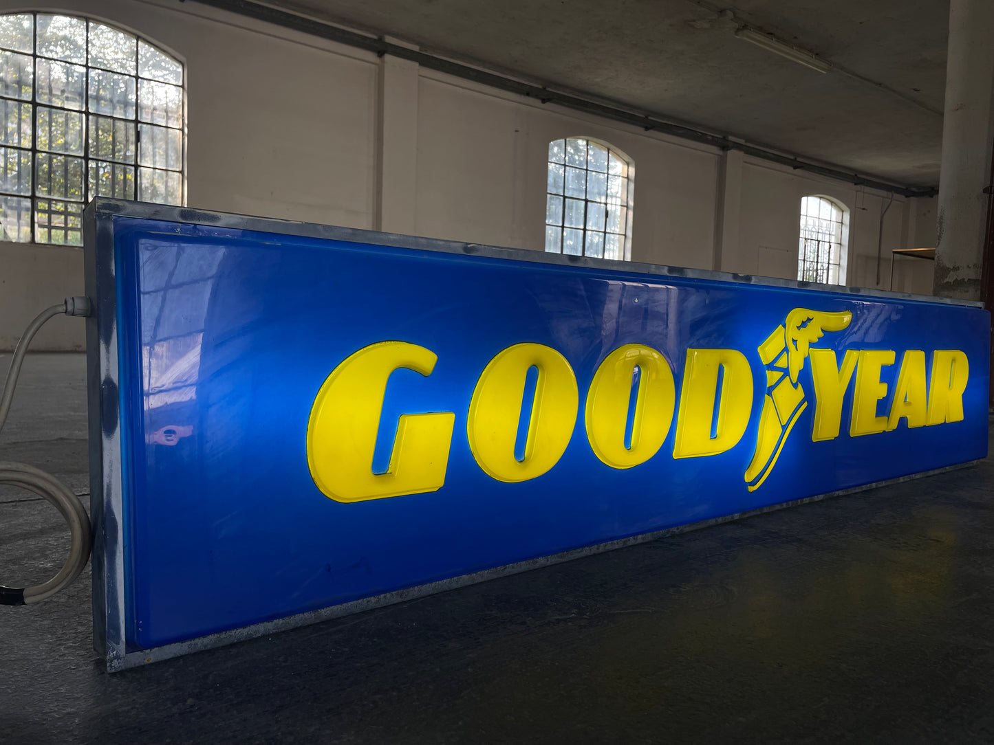 Insegna Goodyear