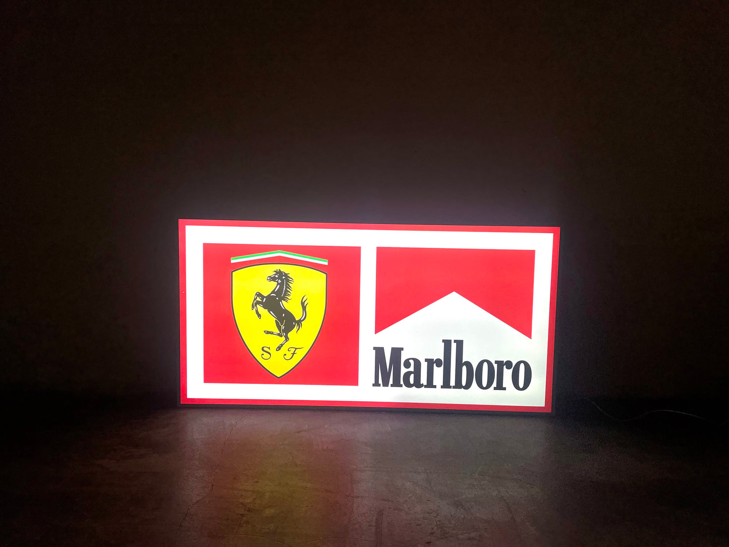 Insegna luminosa Ferrari Marlboro