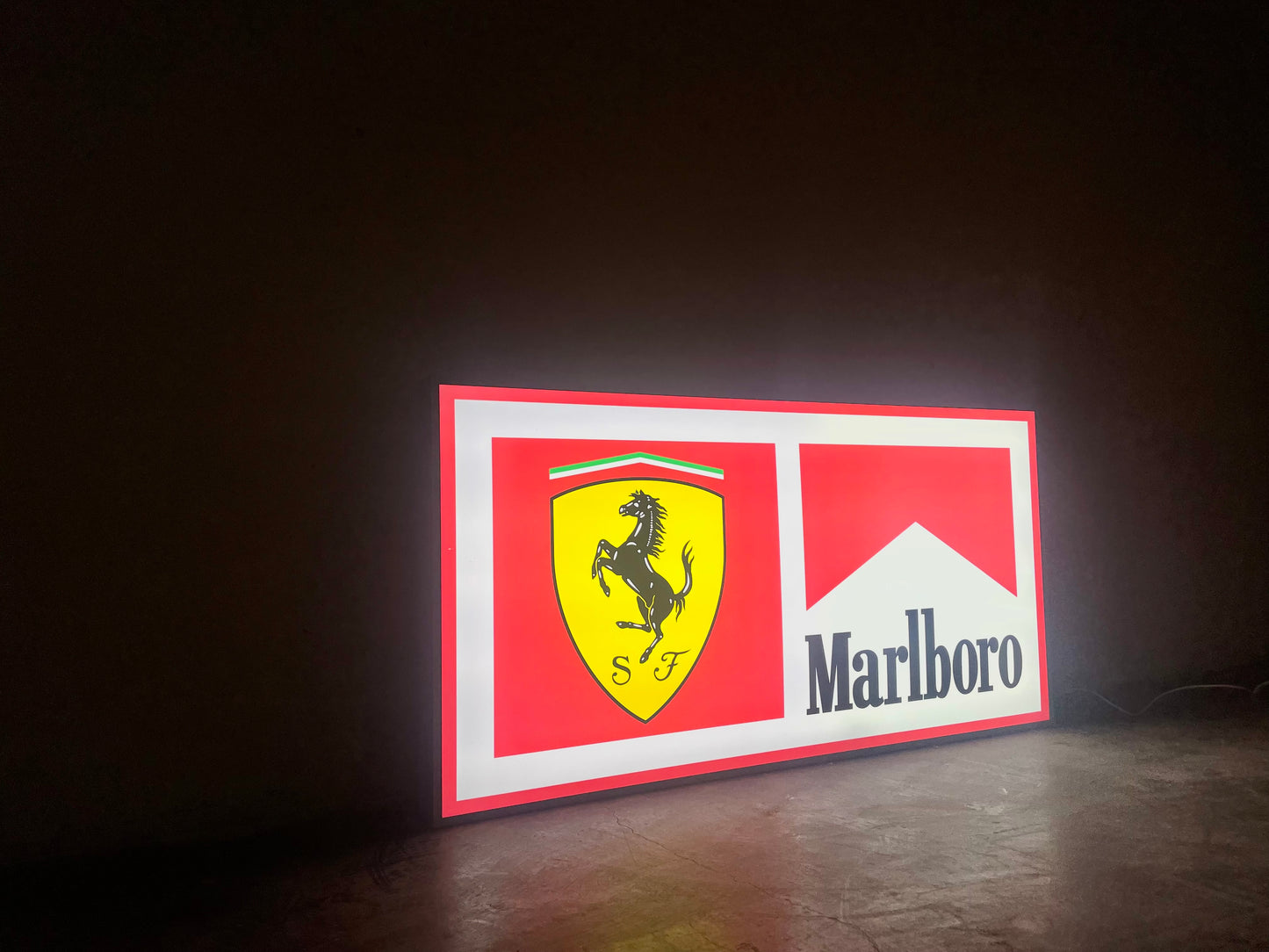 Insegna luminosa Ferrari Marlboro