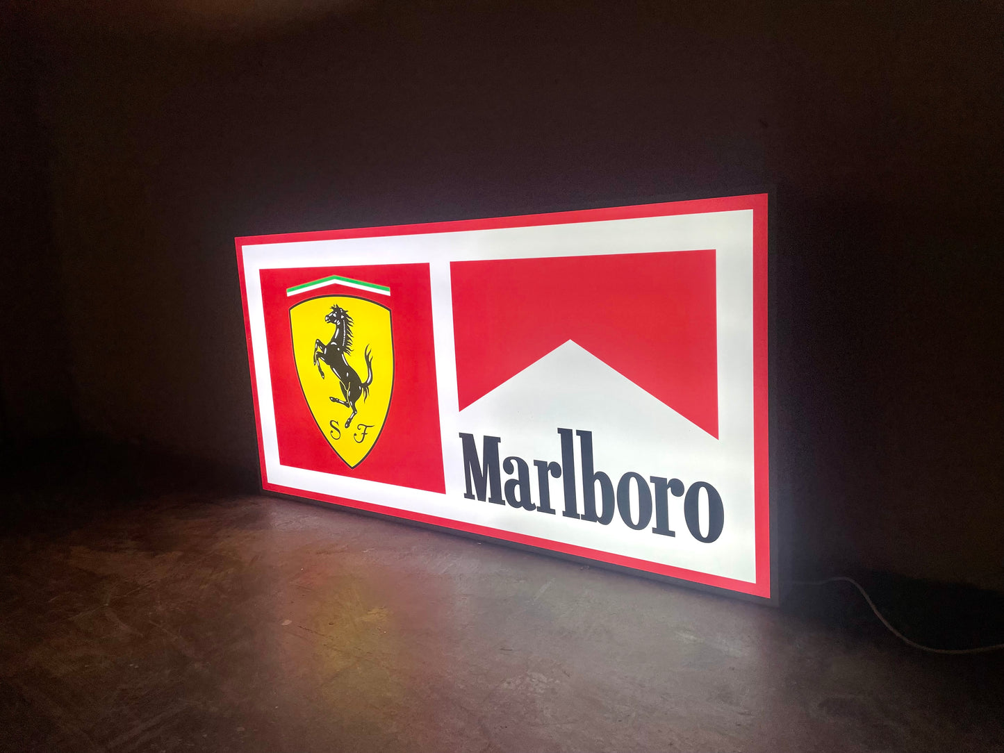 Insegna luminosa Ferrari Marlboro