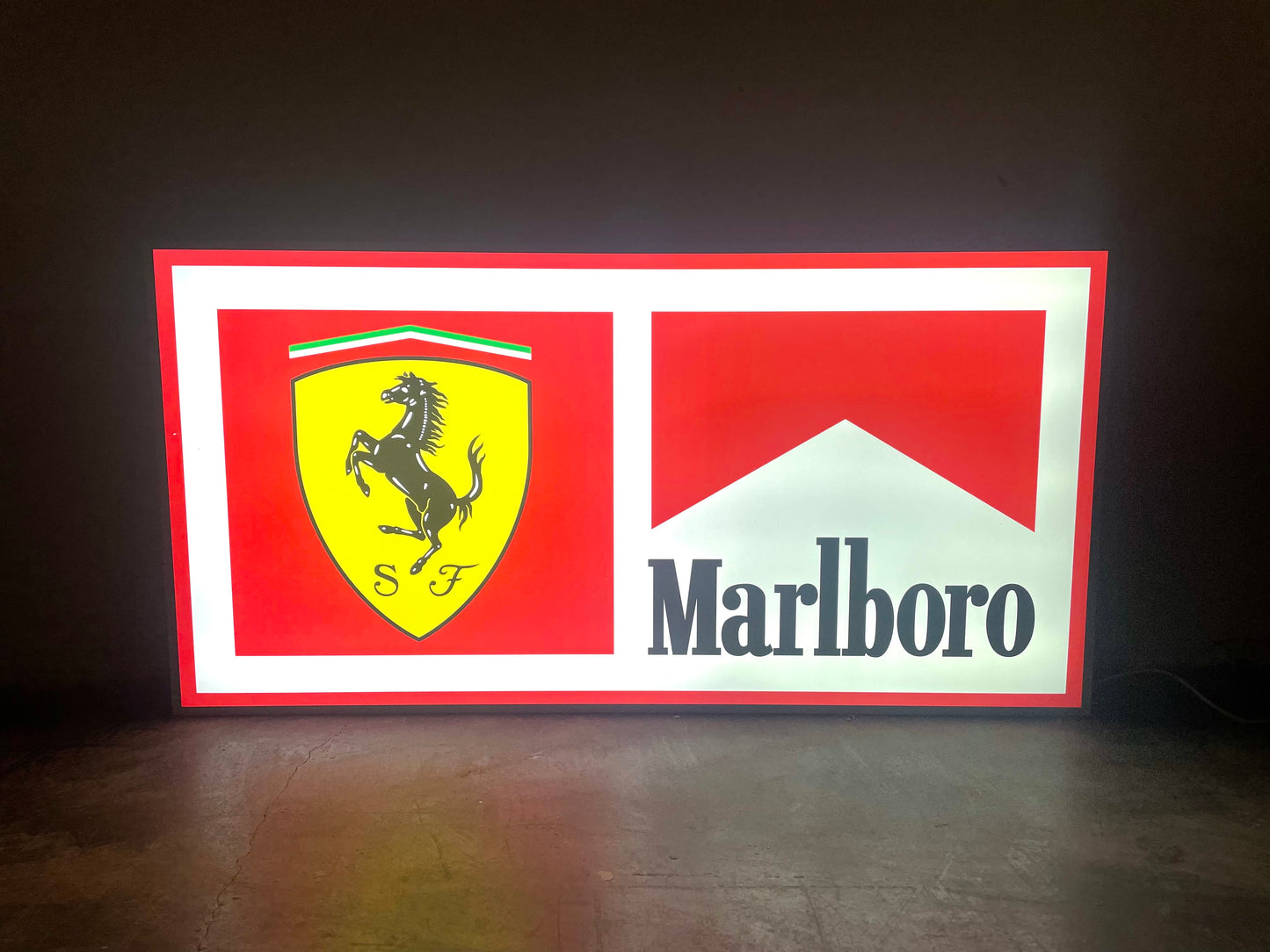 Insegna luminosa Ferrari Marlboro