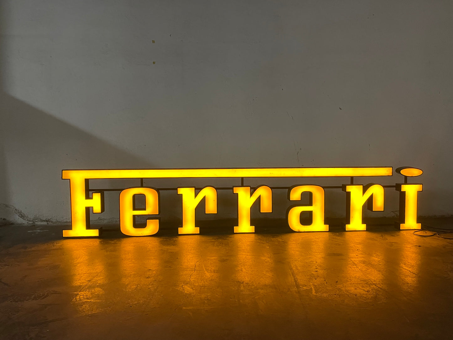 Insegna luminosa Ferrari 1970