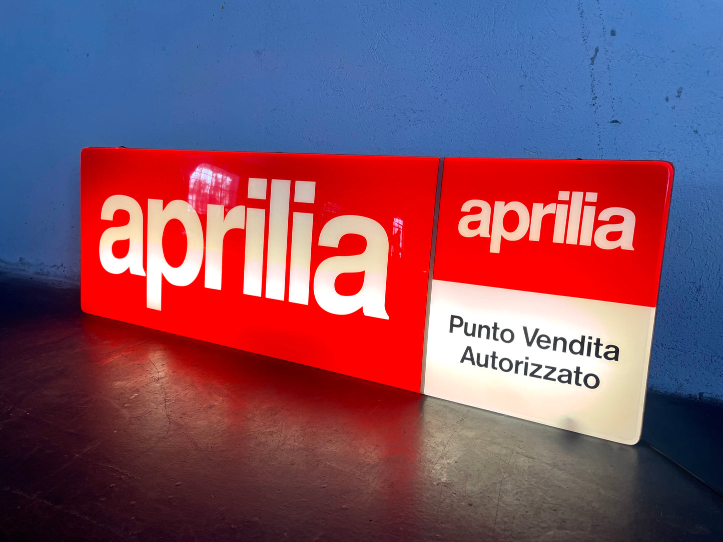 Insegna luminosa Aprilia