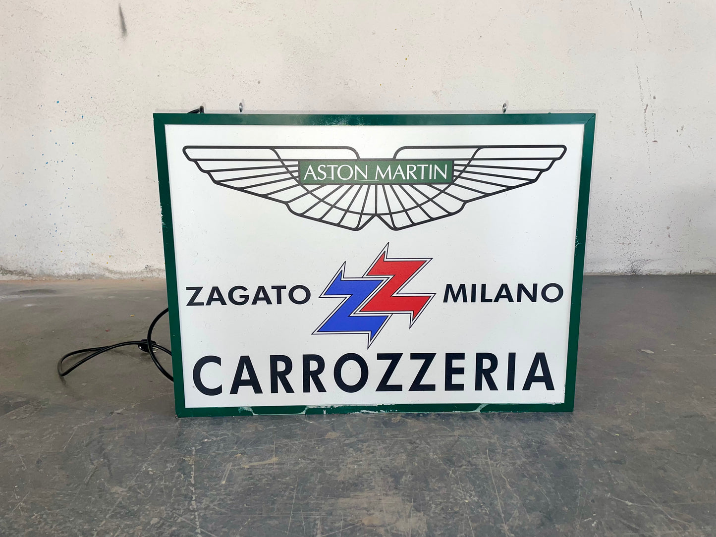 Insegna luminosa Aston Martin Zagato Milano