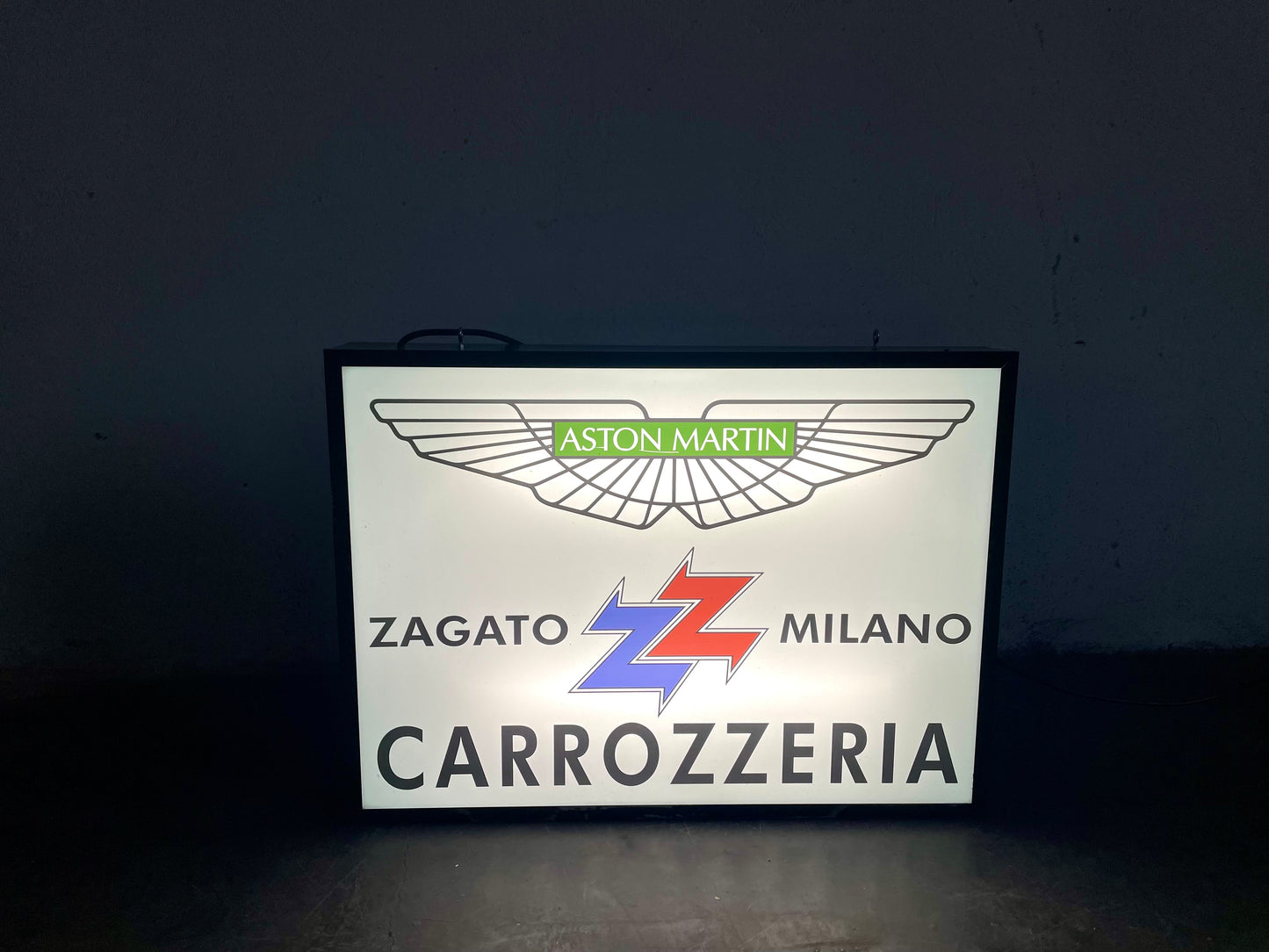 Insegna luminosa Aston Martin Zagato Milano