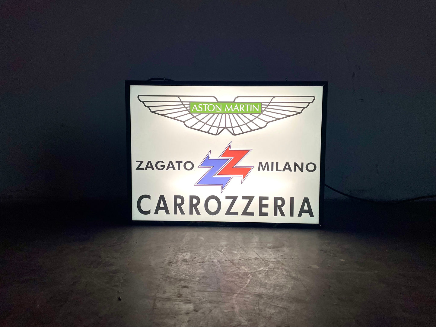 Insegna luminosa Aston Martin Zagato Milano