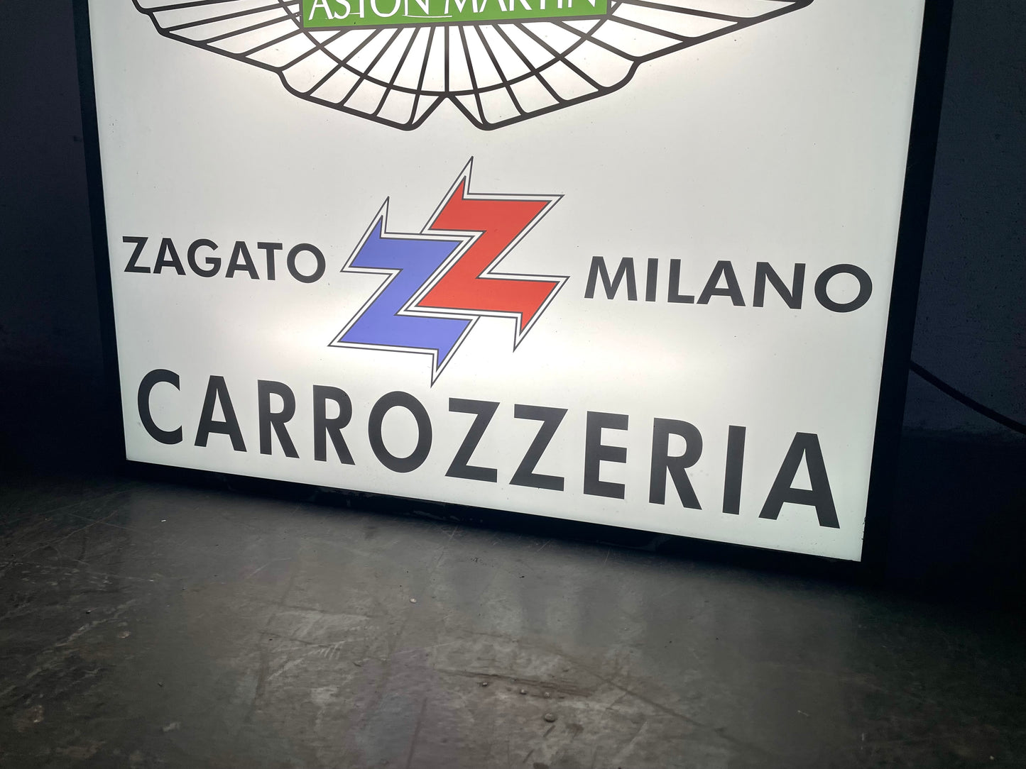 Insegna luminosa Aston Martin Zagato Milano