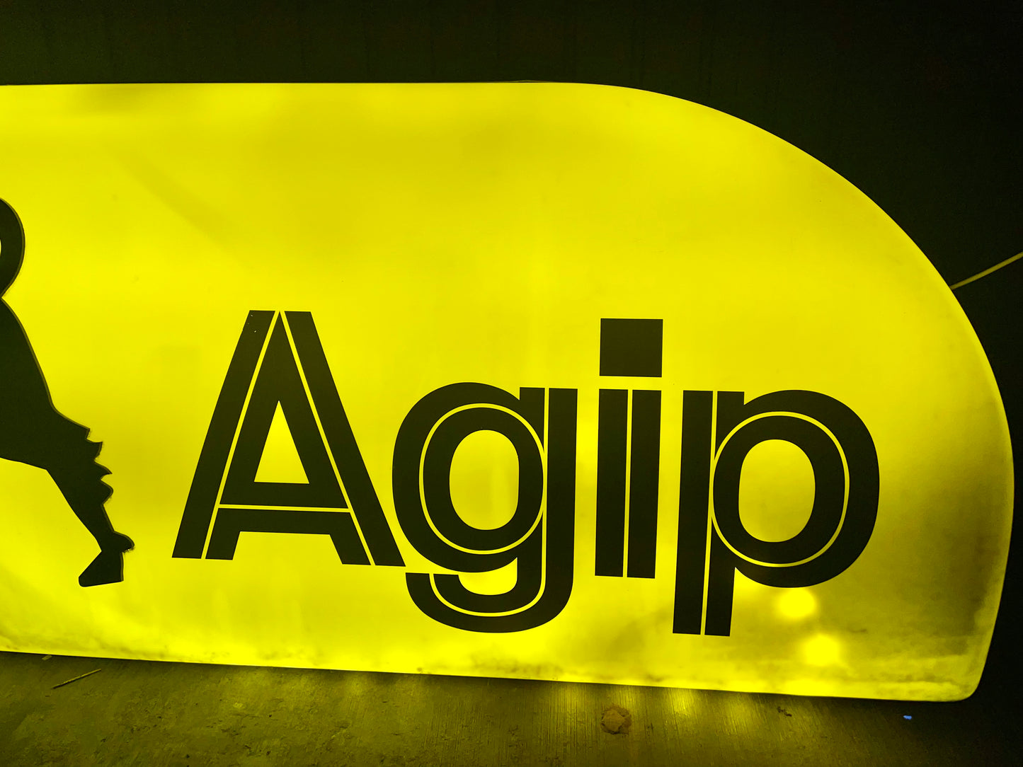 Insegna luminosa Agip