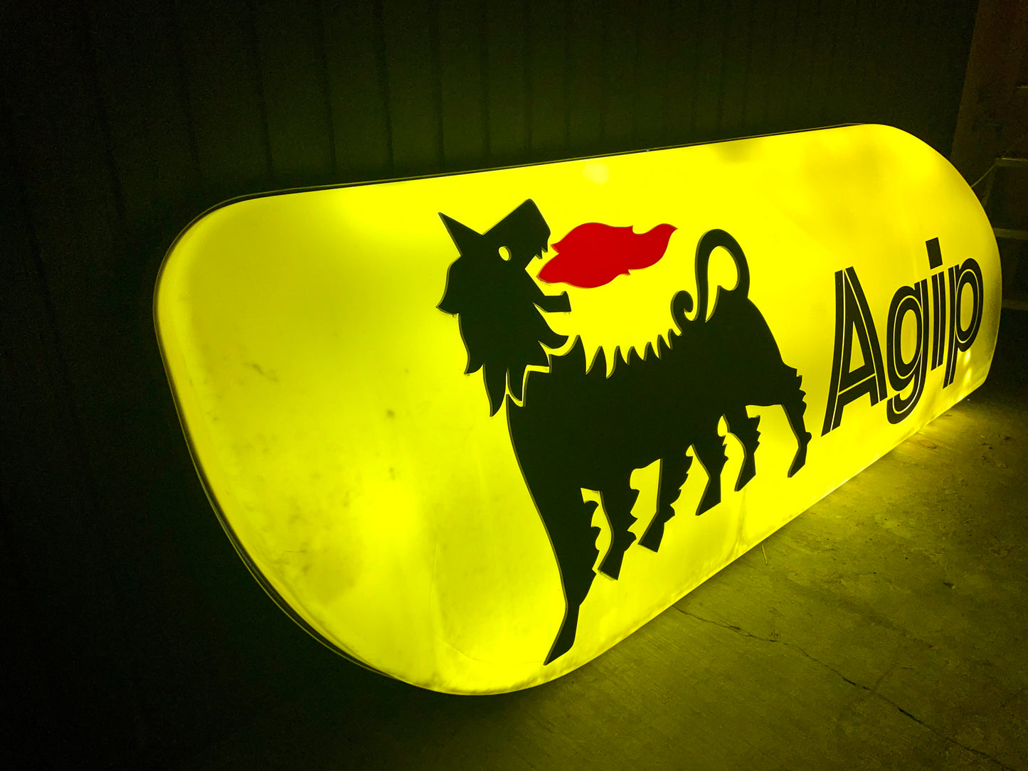 Insegna luminosa Agip