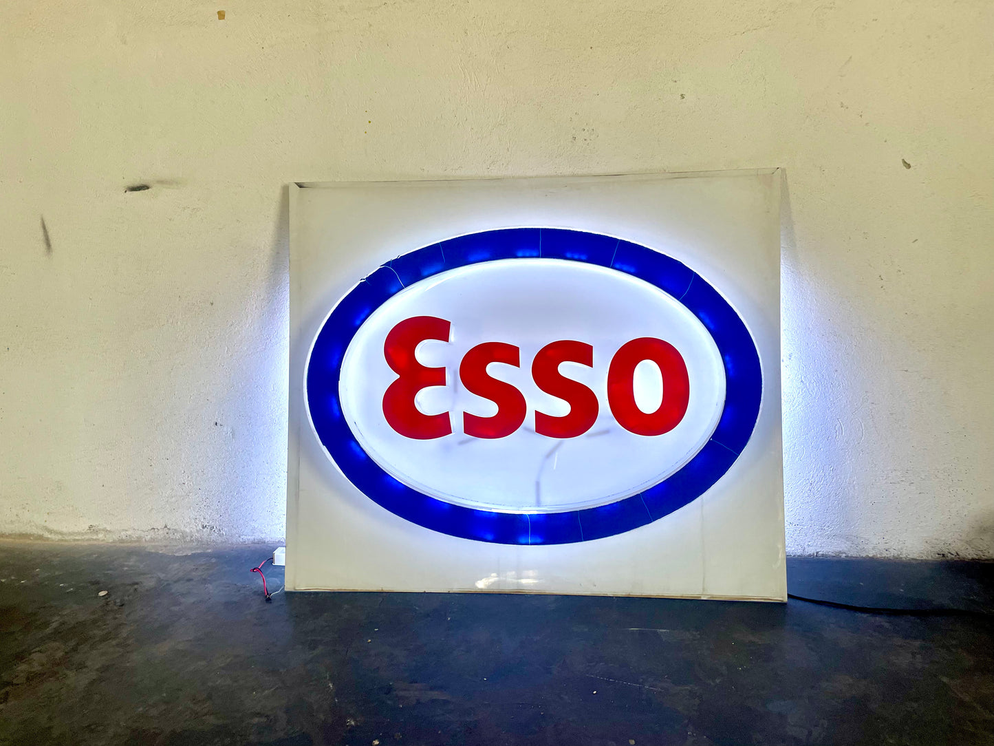 Insegna luminosa Esso 1970