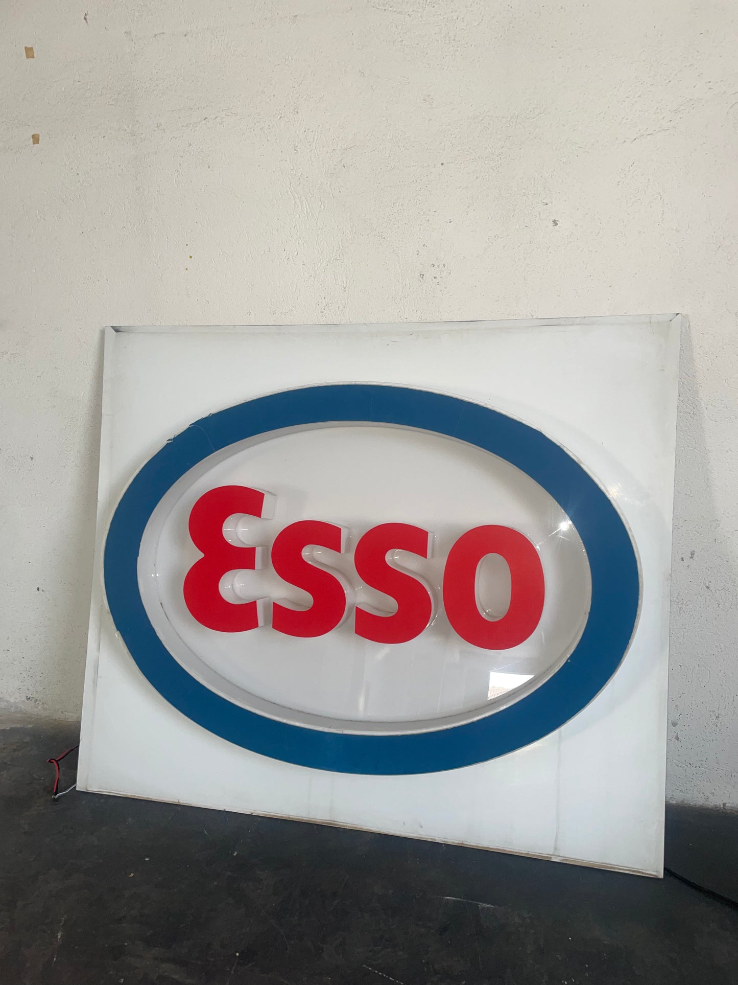 Insegna luminosa Esso 1970