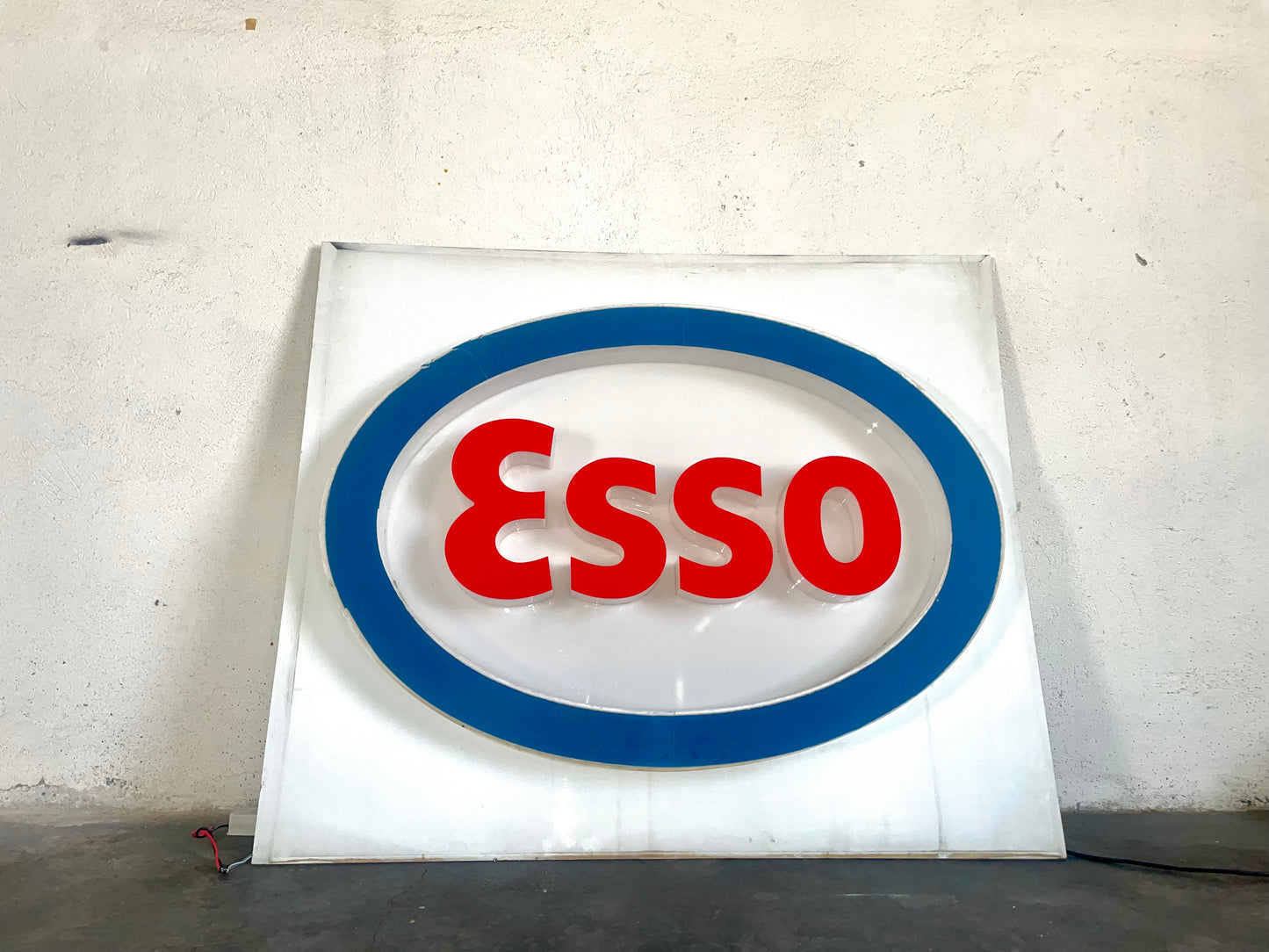 Insegna luminosa Esso 1970