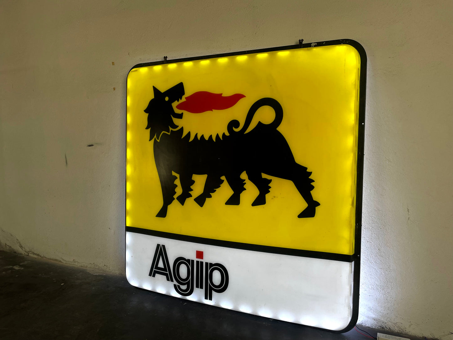 Insegna luminosa Agip