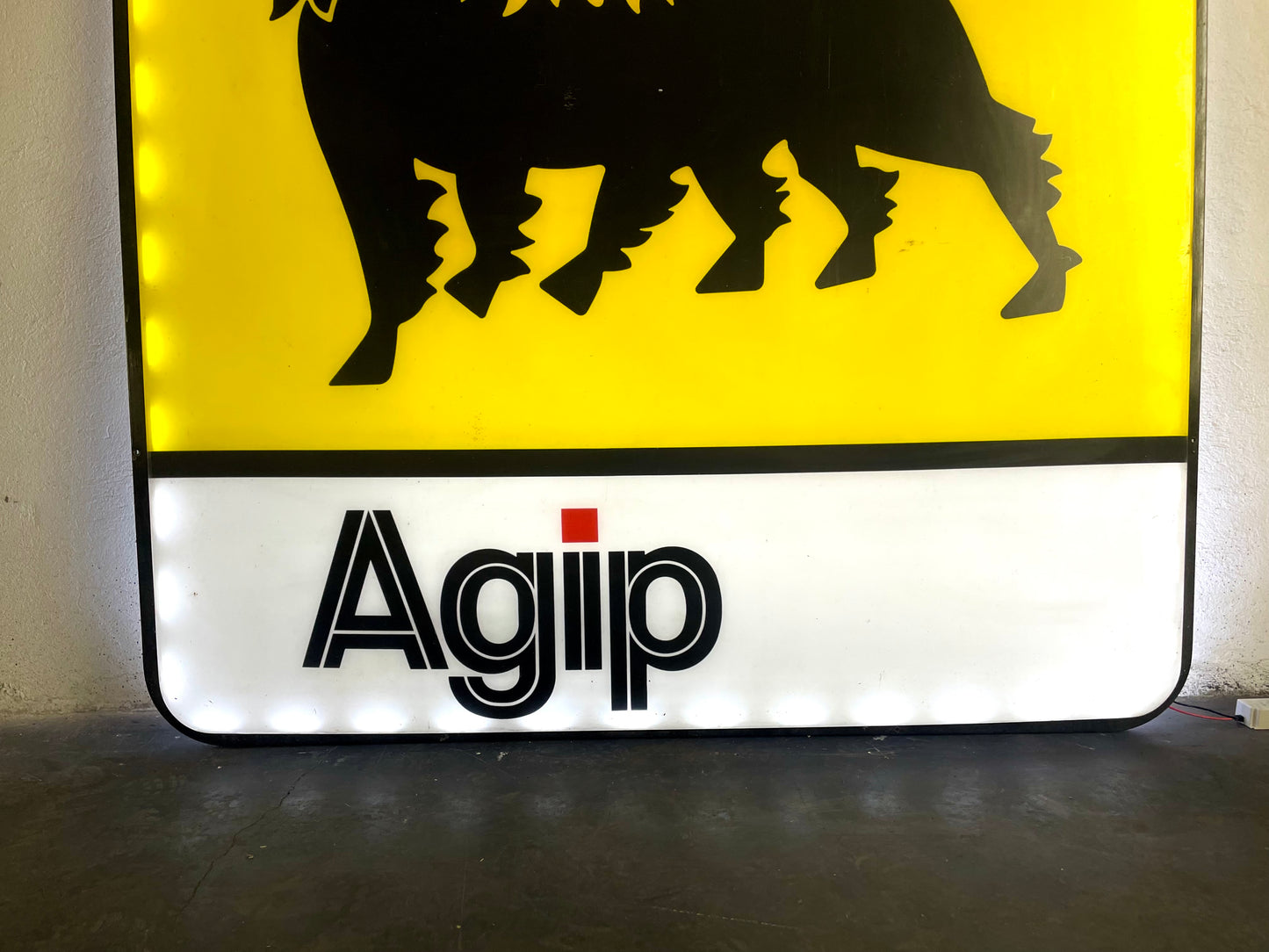 Insegna luminosa Agip