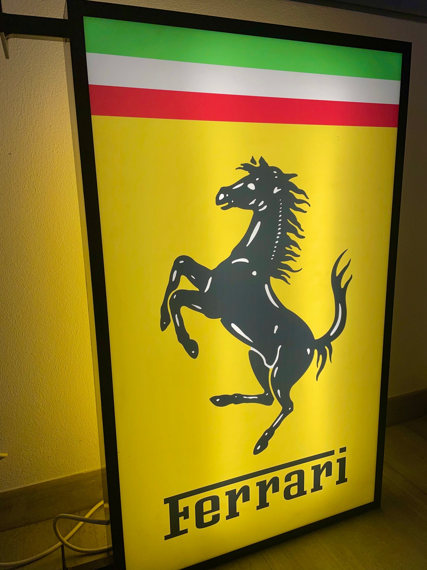 Letrero luminoso Ferrari