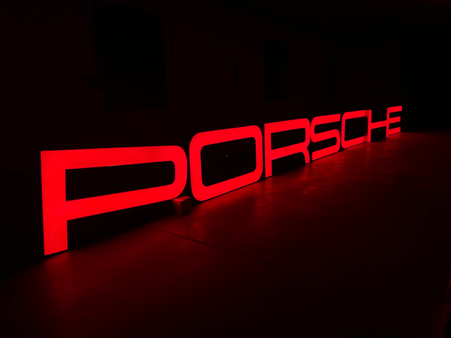 Insegna luminosa Porsche